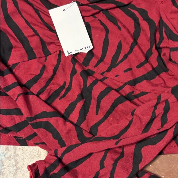 Bar III Zebra Print Ruched Long Sleeve Crop Top Small NWT - Picture 4 of 4